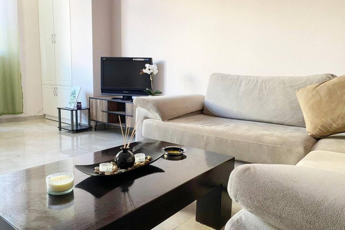 Ultra Apartments 'New Baazar 2' Тирана Екстер'єр фото