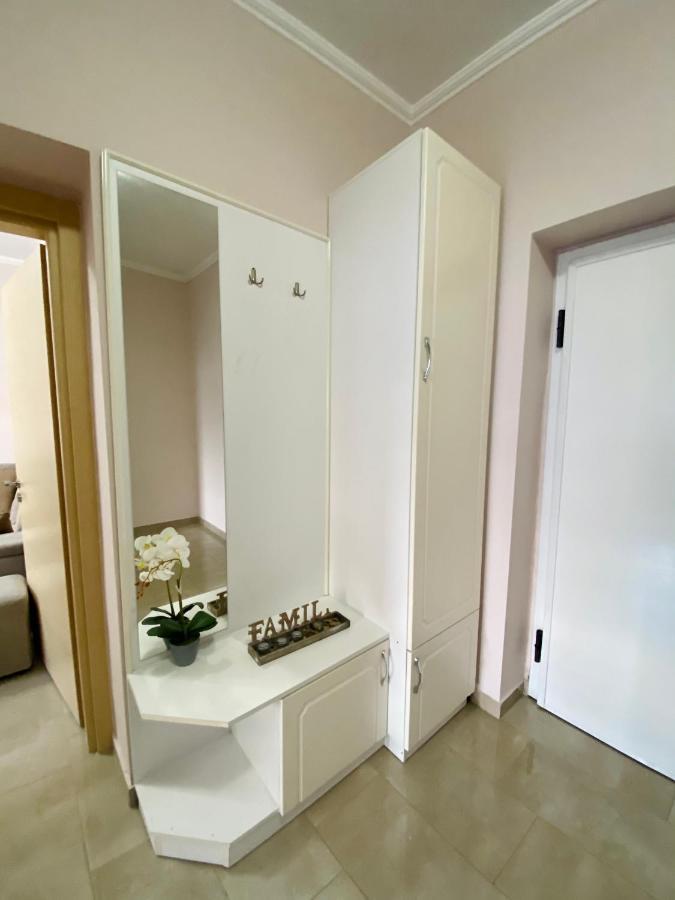 Ultra Apartments 'New Baazar 2' Тирана Екстер'єр фото