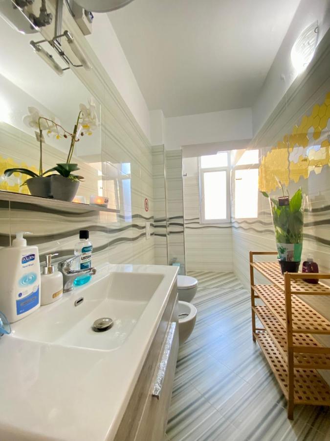 Ultra Apartments 'New Baazar 2' Тирана Екстер'єр фото