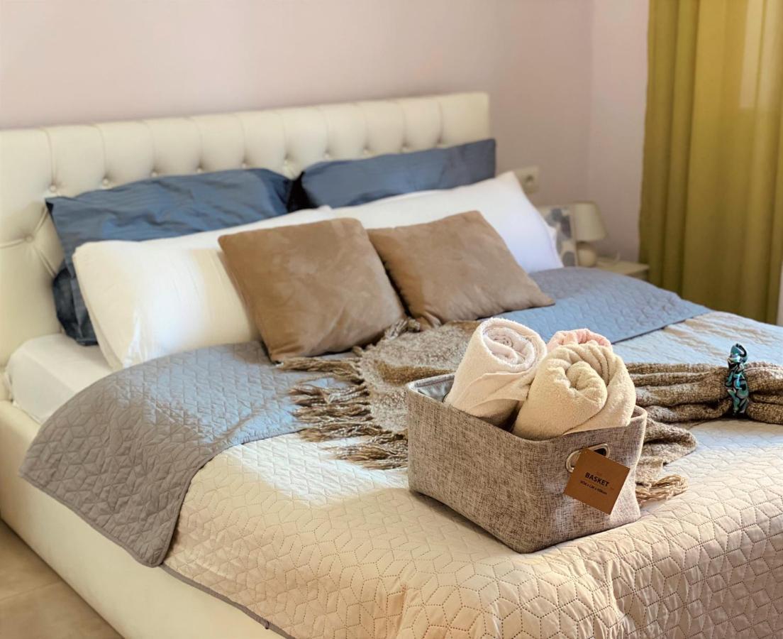 Ultra Apartments 'New Baazar 2' Тирана Екстер'єр фото