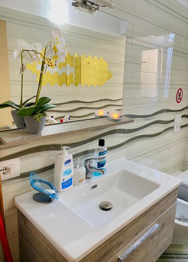 Ultra Apartments 'New Baazar 2' Тирана Екстер'єр фото