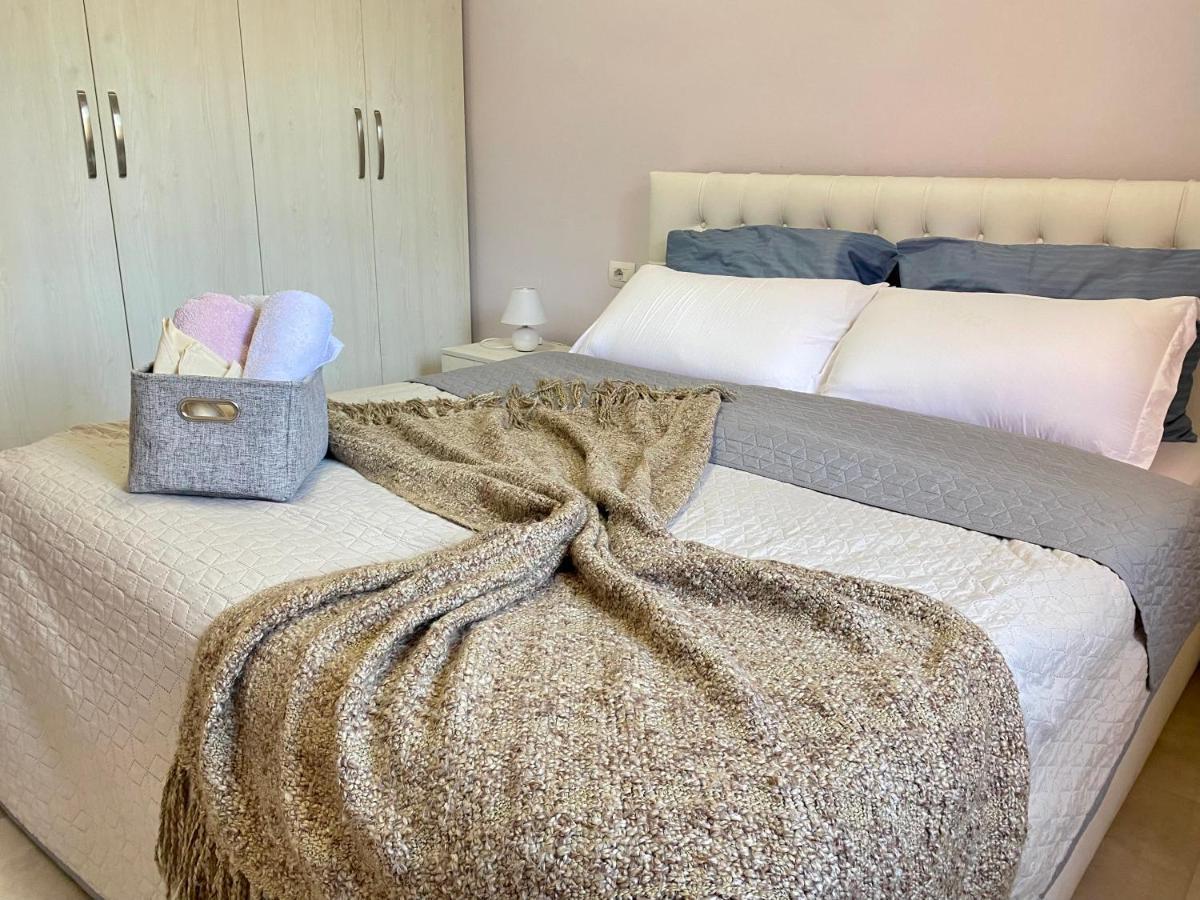 Ultra Apartments 'New Baazar 2' Тирана Екстер'єр фото